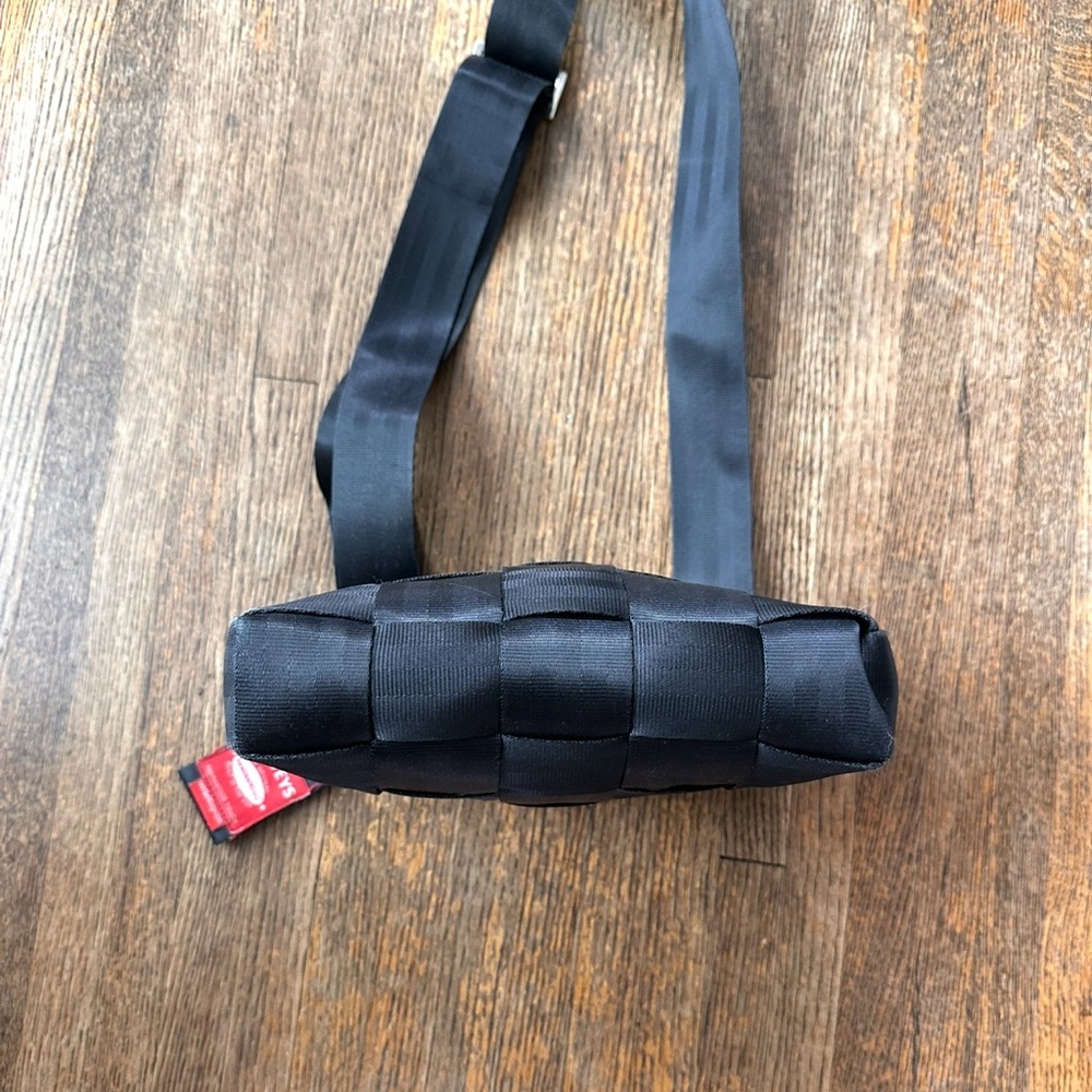 Original Harvey’s Seatbelt Crossbody Bag - Picture 9 of 9